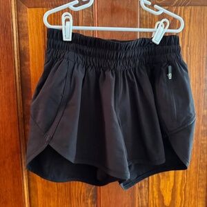 Lululemon track that short size 4 black